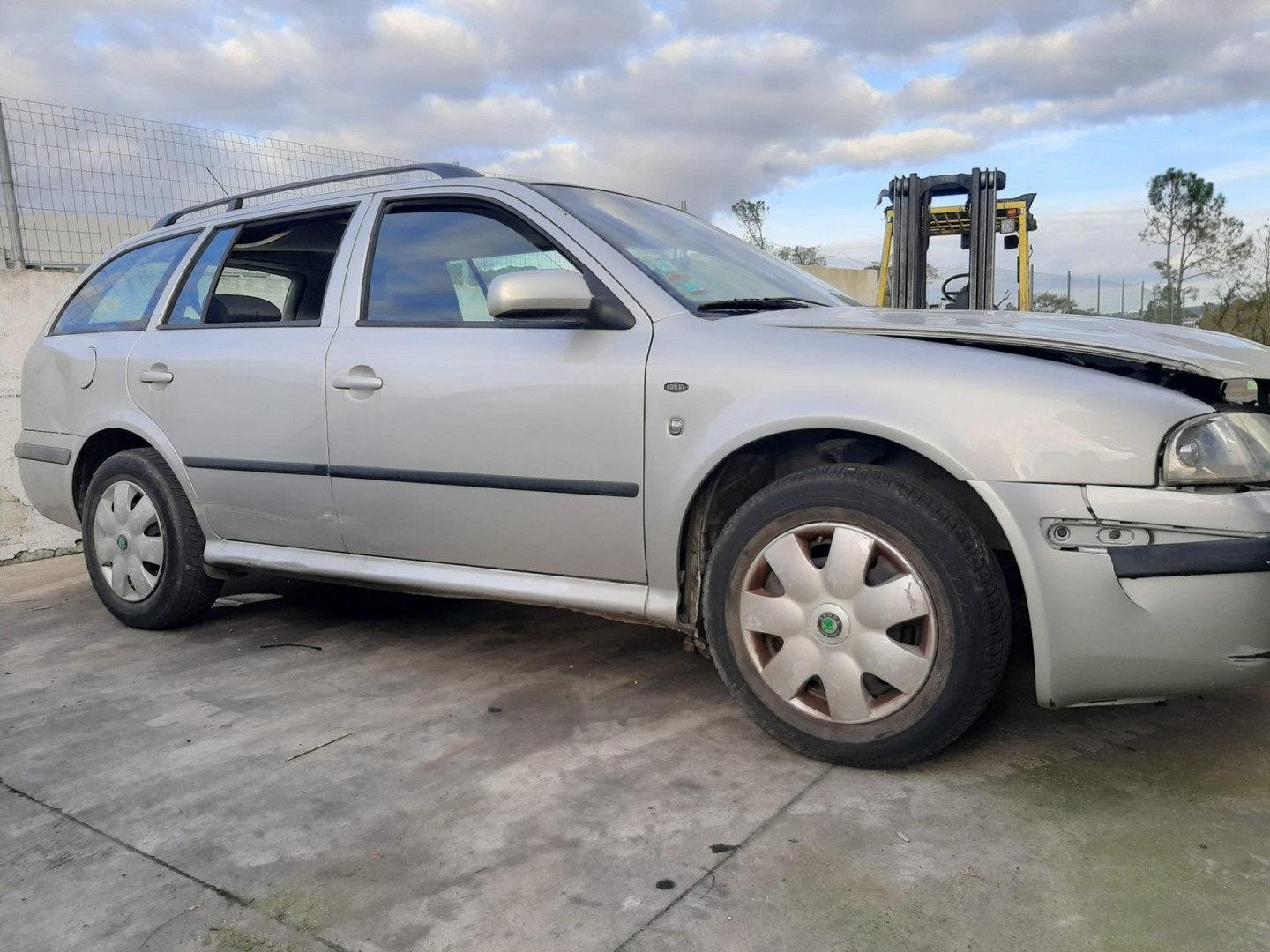 Peça - Skoda Octavia 1.6I Disponível Para Peças