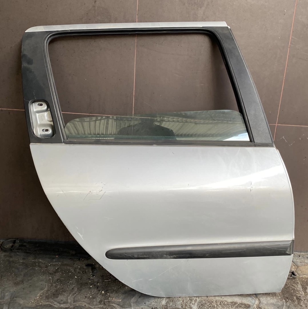 Peças - Porta Traseira Direita Peugeot 206 Sw