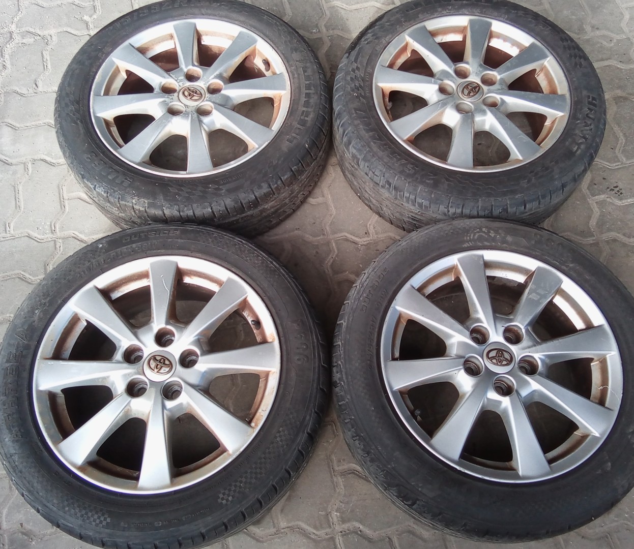 Peças - Jantes Toyota R17 Com Pneus 215/55 Furação 5X114.3