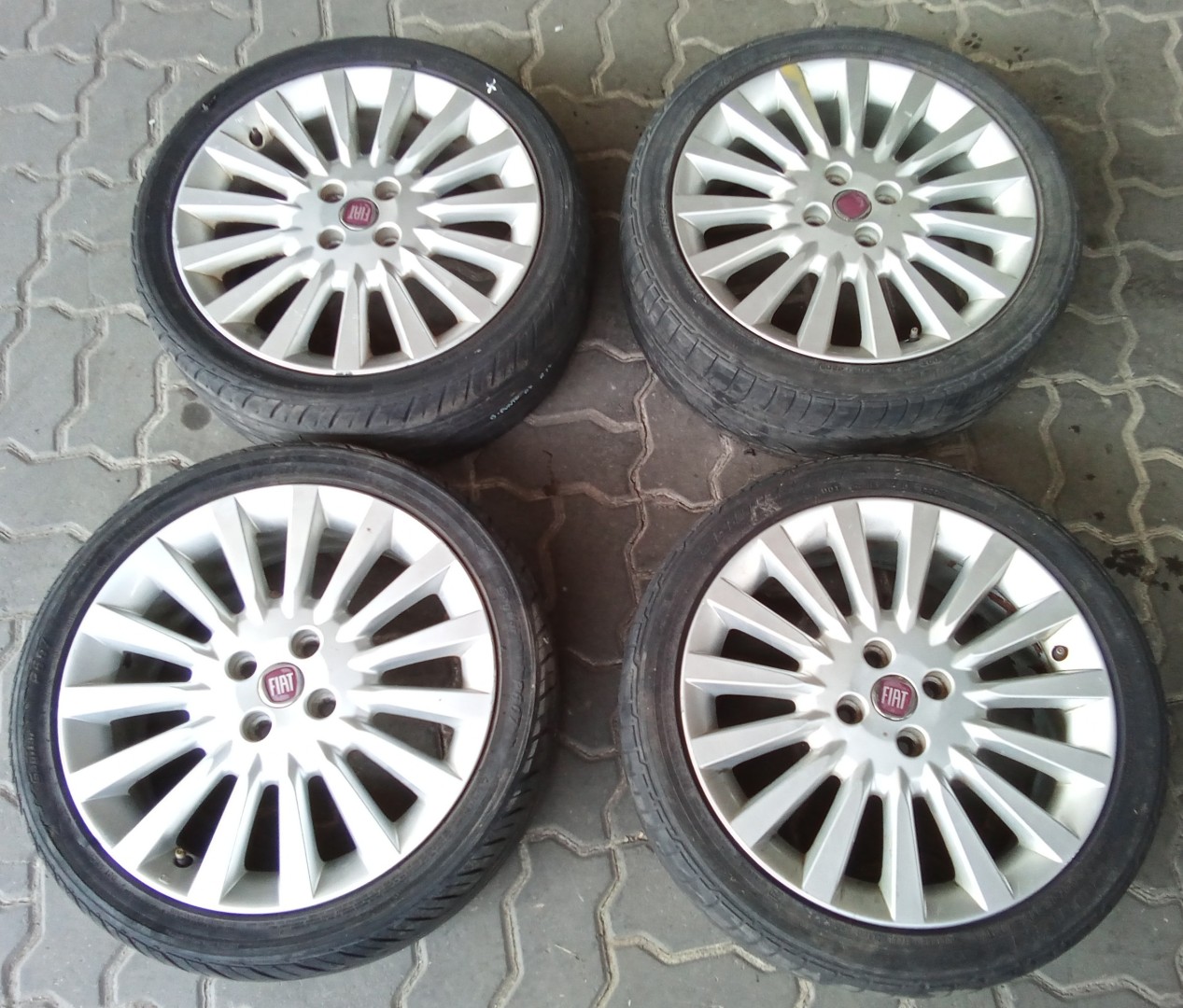 Peças - Jantes Fiat R17 Com Pneus 205/45 Furacão 4X100