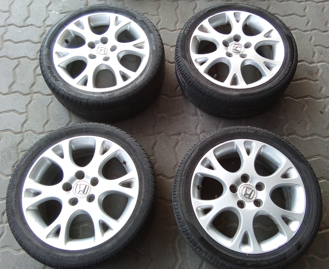 Peça - Jantes Honda R 17 Com Pneus Furação 5 X 114.3