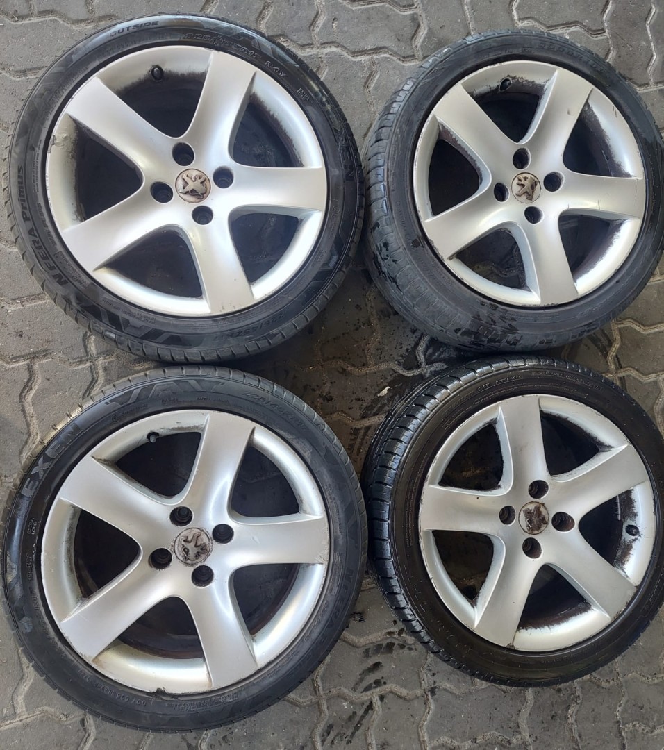 Peças - Jantes Peugeot R17 Com Pneus 225/45 Furação 4X108